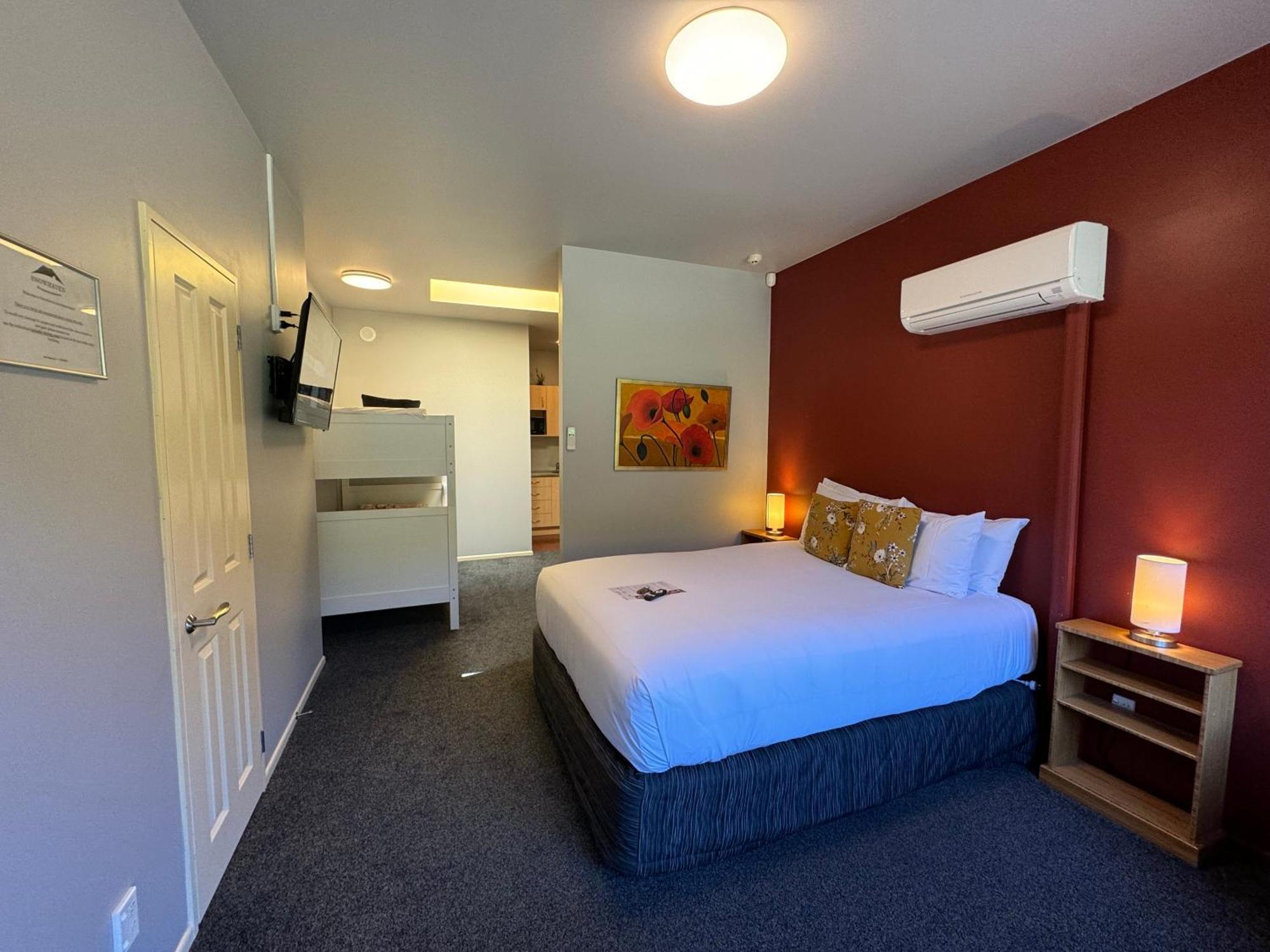 Snowhaven Motel Охакун Екстериор снимка